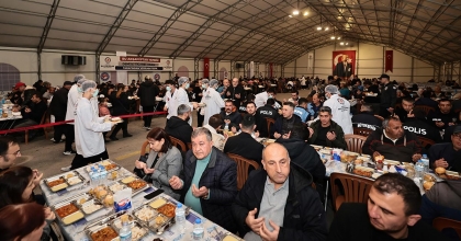 DENİZLİ’DE GELENEKSEL ÇADIRDA İLK İFTAR YAPILDI