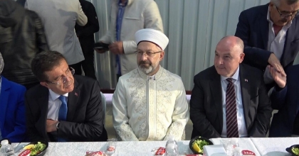 DİYANET İŞLERİ BAŞKANI ERBAŞ, İFTARDA VATANDAŞLARLA BULUŞTU