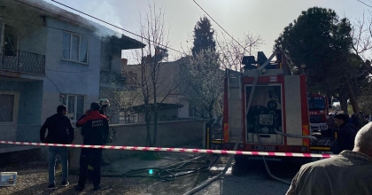 ELEKTRİKLİ ISITICIDAN ÇIKAN YANGIN KORKUTTU