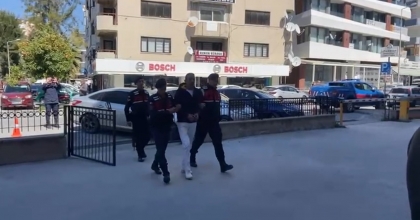 EŞİNİ ÖLDÜREN ZANLI KUŞADASI'NDA JANDARMAYA YAKALANDI