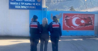 EVİNDE UYUŞTURUCU MADDELERLE YAKALANAN KADIN TUTUKLANDI