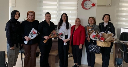 GİRİŞİMCİ KADINLARA KENDİ ÜRETTİKLERİ ÇİÇEKLERLE SÜRPRİZ