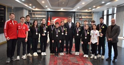 GENEL SEKRETER DESTE ŞAMPİYONLARI AĞIRLADI