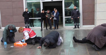 İZMİR BÖLGE ADLİYE MAHKEMESİ'NDE GERÇEĞİNİ ARATMAYAN TATBİKAT