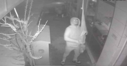 İZMİR'DE TÜRK BAYRAĞINA ÇİRKİN SALDIRI