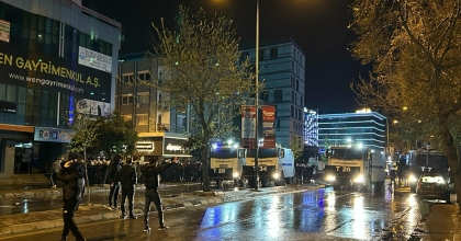 İZMİR'DE İZİNSİZ YÜRÜYÜŞLERDE 176 GÖZALTI