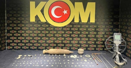 İZMİR'DE TARİHİ ESER KAÇAKÇILIĞI OPERASYONU: 3 GÖZALTI