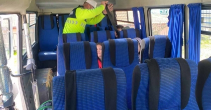 JANDARMA EKİPLERİ OKUL SERVİS ARAÇLARINI DENETLEDİ