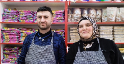 KOCASINA YARDIM ETMEK İÇİN GELDİĞİ DÜKKANDA LOKUM USTASI OLDU