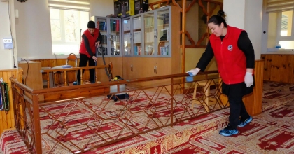 KUYUCAK BELEDİYESİ RAMAZAN ÖNCESİ CAMİLERDE TEMİZLİK ÇALIŞMASI YAPTI