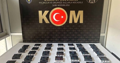 KARGODAN 34 KAÇAK TELEFON ELE GEÇİRİLDİ