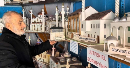 KUR’AN-I KERİM VE HADİSLERDEN ETKİLENEREK MİNYATÜR CAMİ USTASI OLDU