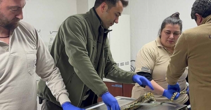 KÜTAHYA’DA YOLCU OTOBÜSÜNDE PİTON YILANI ELE GEÇİRİLDİ