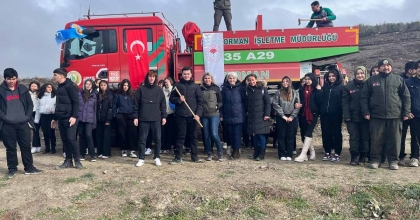 LİSELİLER FİDAN DİKİP GELECEĞE KATKI SUNDU