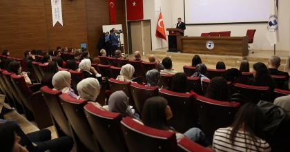 MEDYA OKURYAZARLIĞI VE DEZENFORMASYON PAÜ’DE TARTIŞILDI