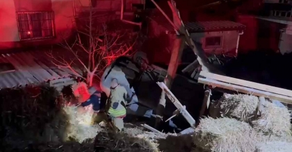 MANİSA'DA OTOMOBİL İLE MOTOSİKLET ÇARPIŞTI: 1 ÖLÜ, 2 YARALI