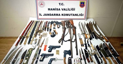 MANİSA'DA SAVAŞ ALETLERİYLE DOLU EVE BASKIN