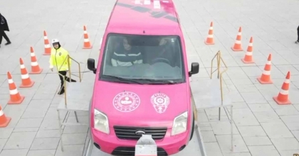 MEYDANA KONAN SİMÜLASYON ARACIYLA EMNİYET KEMERİNİN ÖNEMİ ANLATILDI