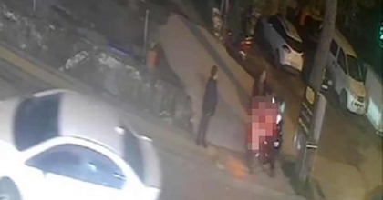 MOTOKURYELERE SİNİR OLDUĞU İÇİN DURDUK YERE YUMRUK ATTI