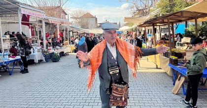 NEŞESİNİ 30 YILDIR BOYNUNDA TAŞIDIĞI RADYOYA BORÇLU