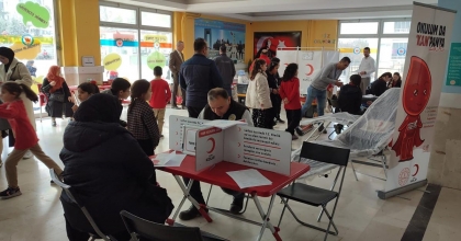 ÖĞRENCİLERDEN KAN BAĞIŞI ETKİNLİĞİ