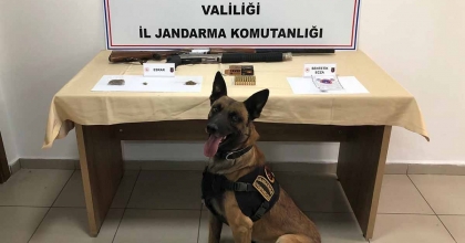 OTOPARK İŞLETMECİSİ UYUŞTURUCU VE RUHSATSIZ TÜFEKLERLE YAKALANDI