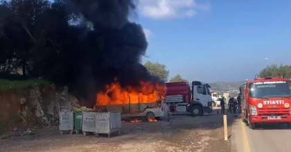 PARK HALİNDEKİ MİNİBÜS ALEV ALEV YANDI