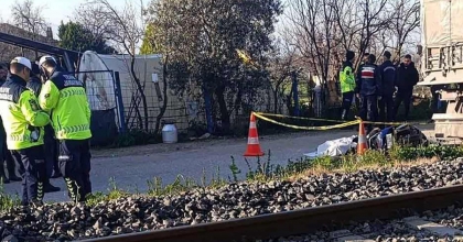 PARK HALİNDEKİ TIRA ÇARPAN MOTOSİKLETLİ YAŞAMINI YİTİRDİ