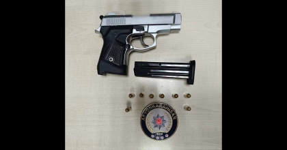 POLİS 12 RUHSATSIZ TABANCA İLE 54 BIÇAK ELE GEÇİRDİ