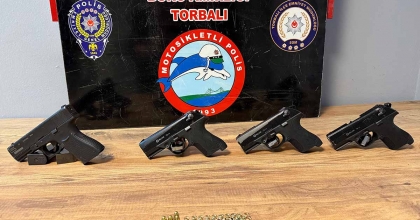 POLİSİ GÖRÜNCE TARLAYA ATTIĞI ÇUVALDAN 4 TABANCA ÇIKTI