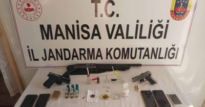 RUHSATSIZ SİLAHLARLA YAKALANDILAR