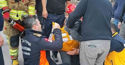 SALINCAĞA SIKIŞAN ÇOCUĞU İTFAİYE KURTARDI