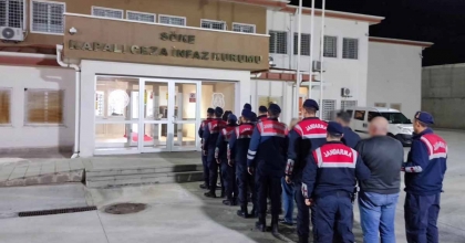 SİT ALANI İÇERİSİNDE KAÇAK KAZI YAPAN ŞÜPHELİLER SUÇÜSTÜ YAKALANDI: 12 GÖZALTI