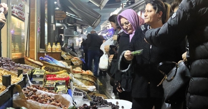 TARİHİ KEMERALTI ÇARŞISI'NDA RAMAZAN HAREKETLİLİĞİ