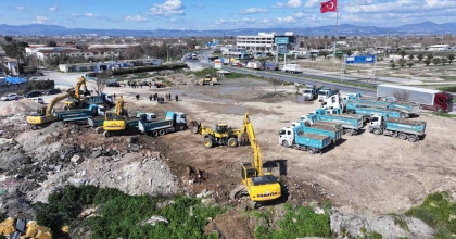 ÜÇ GÜNDE 1037 KAMYON HAFRİYAT KALDIRILDI