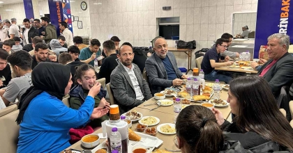 ÜNİVERSİTE ÇAĞINDAKİ ÖZEL BİREYLER ÖĞRENCİ YURDUNDA İFTAR YAPTI