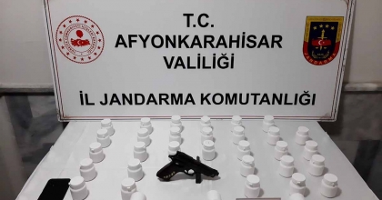 UYUŞTURUCU HAPLARI SATAMADAN JANDARMAYA YAKALANDI