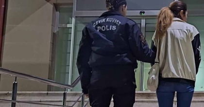 UYUŞTURUCU TİCARETİNDEN HÜKÜM GİYEN KADIN YAKALANDI