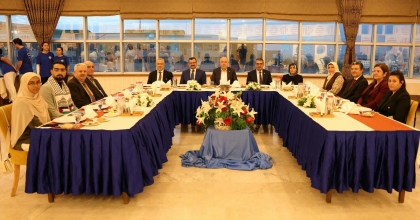 VALİ COŞKUN VE REKTÖR KUTLUHAN YABANCI ÖĞRENCİLERLE İFTARDA BULUŞTU