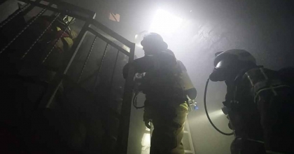 YANGINDA MAHSUR KALAN KİŞİ İTFAİYE EKİPLERİNCE KURTARILDI