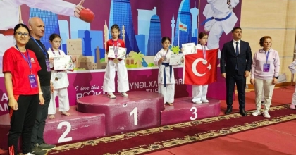 MİNİK KARATECİLER AZERBAYCAN’DAN MADALYALARLA DÖNDÜ