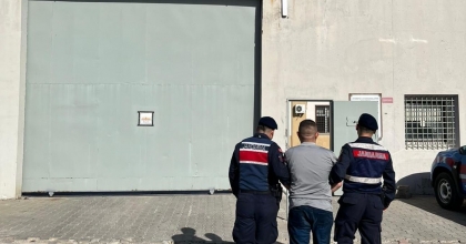 MANİSA'DA CİNAYET SUÇUNDAN ARANAN ŞAHIS YAKALANDI