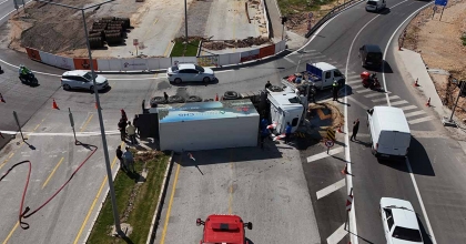 DOĞALGAZ YÜKLÜ TIR DEVRİLDİ: 1 YARALI