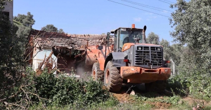 NAZİLLİ'DE METRUK BİNALARIN YIKIMI SÜRÜYOR