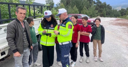 MİNİK JANDARMALAR KARACASU YOLLARINDA DENETİM YAPTI