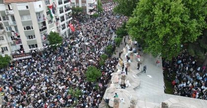 ŞİFALI MACUNDAN KAPABİLMEK İÇİN ON BİNLER BİR ARAYA GELDİ