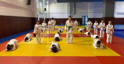 SALİHLİ'DE 295 JUDOCU KEMER ATLADI