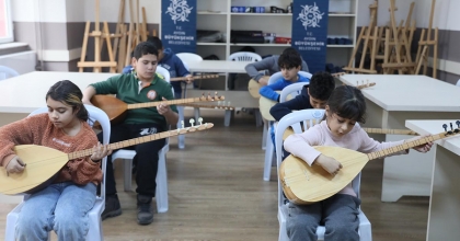 AYDINLI ÇOCUKLAR, TÜRK HALK MÜZİĞİNİN EŞSİZ NOTALARINI ÖĞRENİYOR