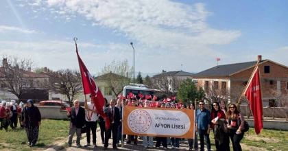 AFYON LİSESİ'NDEN GELECEĞE KİTAP VE FİDAN BAĞIŞI