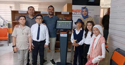 AFYONKARAHİSAR’DA MİNİKLER 'NÜFUSMATİK’İ TİYATRO İLE TANITTI